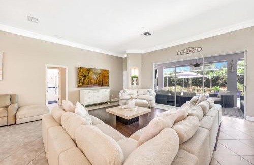 Naples Park House | Lux Family 3 BR With Pool Villa Walk To Beach and Mercato