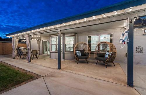 Deer Valley House | Lux Glendale Home With Free Private Heated Pool