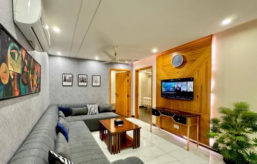 Lahore Apartment | Lux Haven Stays 2 Bedroom Luxury Apartment Near Gulberg - Ultimate Getaway Experience