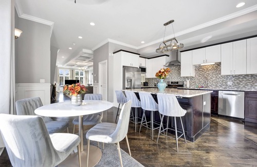 Grand Boulevard House | Lux Home in Chicago 7mins Downtown