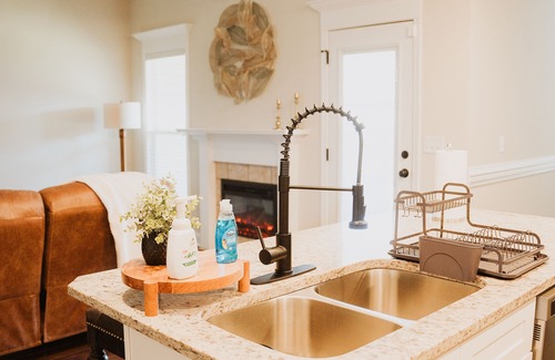 Centerville House | Lux Oasis Mid-Term Pet and Family Friendly