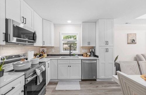 Paw Creek House | Lux Oasis New Construction wHtub/PETS WELCOME