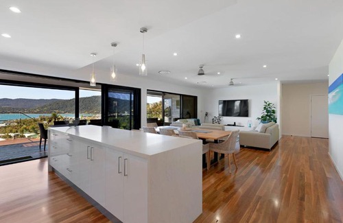 Airlie Beach House | Lux On Nara
