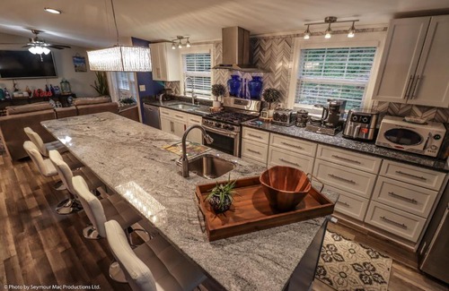 East Stroudsburg House | LUX Poconos Fire Pit Game Room Sauna Outdoor Netflix Custom Bar