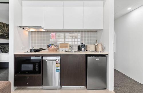 Cairns Central Business District Apartment | Lux Retreat - Waterfront Gym Prime Location