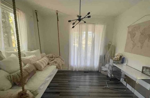 Edgewood House | Luxe 2 bedroom home mins away from the city