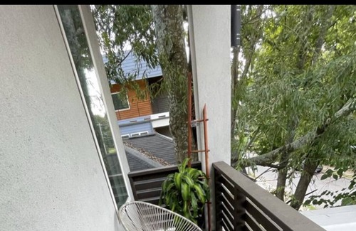 Edgewood House | Luxe 2 bedroom home mins away from the city