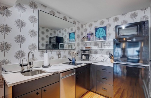 Wilmington Historic District Apartment | Luxe 220, Unit 1 - City View Suite, Managed by BlueStar Real Estate