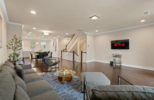 Charlotte House | Luxe 3BR Townhousein Uptown Charlotte