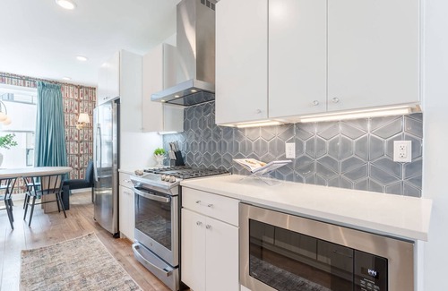 Talbot's Corner House | Luxe 4BR Retreat With Hot Tub Skyline Deck