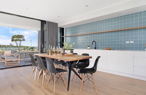 Lake Illawarra House | Luxe by the Lake – Stay 5, Pay 4!