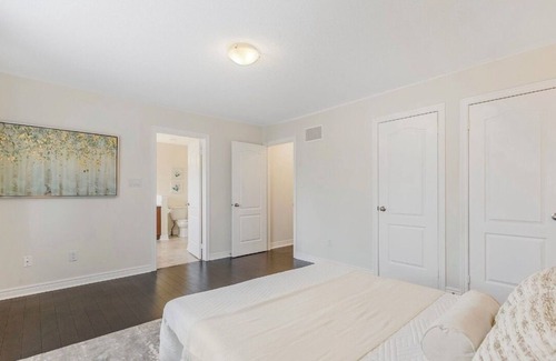 Bradford House | Luxe and cozy 4 bedroom house with all amenities for your stay