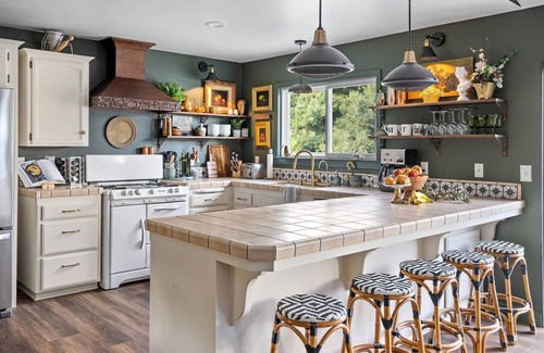 Atascadero House | Luxe Designer French Country Retreat, Outdoor movies, plunge pool, game rm, EV!