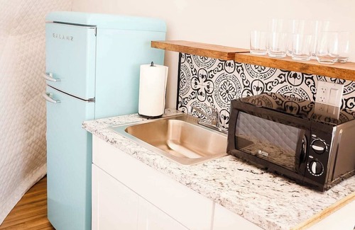 Eureka Springs Apartment | Luxe Dome with Cedar Hot Tub on deck, only 15 minutes from downtown Eureka Springs and 8 minutes from Beaver Lake.