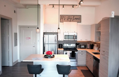 Peachtree Center Apartment | Luxe Downtown High-Rise-Stunning Views & Prime ATL Location Close to Attractions