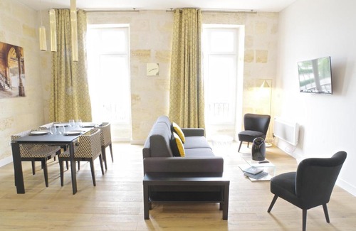Grand Parc-Paul Doumer Apartment | Luxe