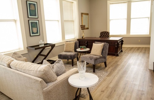 Jackson Apartment | Luxe historic downtown 1-bedroom corporate apartment with WiFi, fitness room