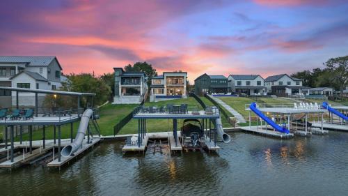 Kingsland House | Luxe Lakefront Haven New Listing Promos Available