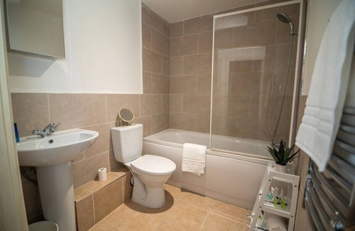 Abbey Wood Apartment | Luxe Living in Abbey Woods