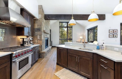 Breckenridge Ski Chalet | Luxe Mountain Chalet on the Blue River near Main