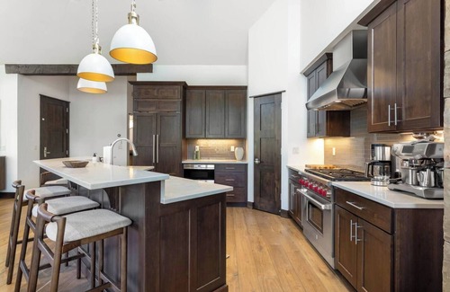 Breckenridge Ski Chalet | Luxe Mountain Chalet on the Blue River near Main
