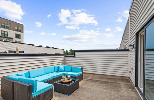 Reston House | LUXE New Construction | Prime Location | Rooftop