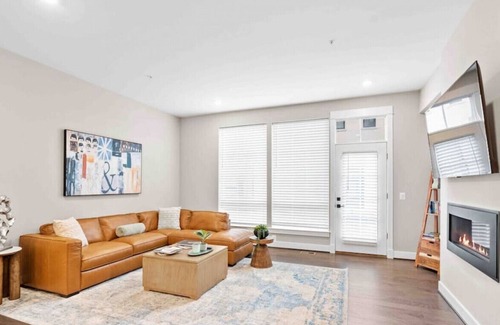 Reston House | LUXE New Construction | Prime Location | Rooftop