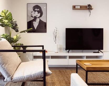 London Borough of Hounslow Apartment | Luxe Pad London with Free Parking!