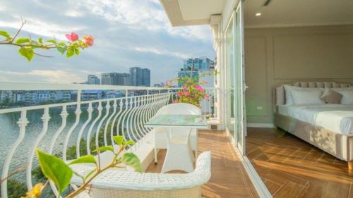 Quang An Hotel | Luxe Paradise Suites Xuan Dieu