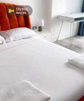 East Acton Apartment | Luxe Place A