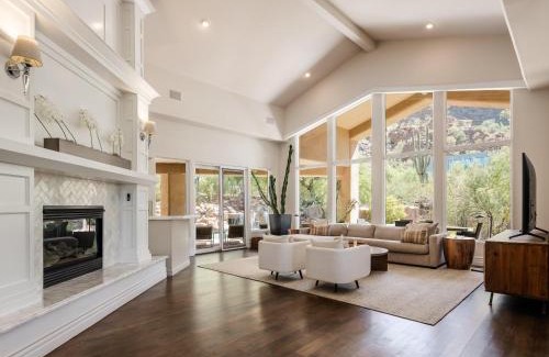 Paradise Valley House | LUXE - Red Rock - Pool & Spa - In Paradise Valley
