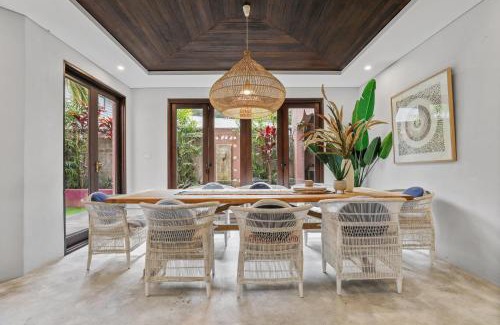 Thirroul House | Luxe Thirroul Home, Pool Spa Home Theatre