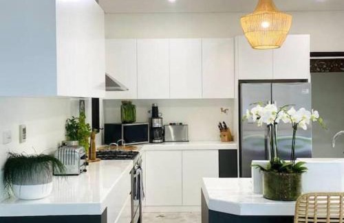 Thirroul House | Luxe Thirroul Home, Pool Spa Home Theatre