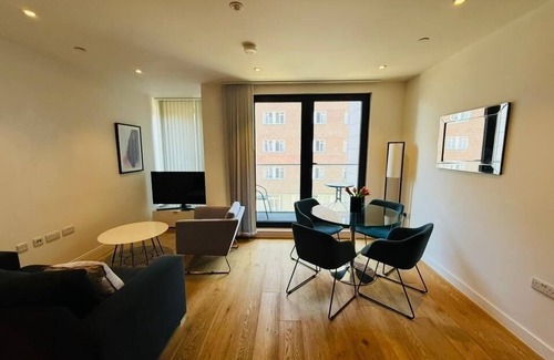Tower Hill Apartment | LUXE TOWER