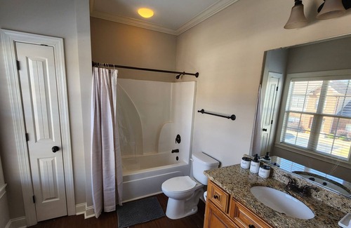 Huntsville House | LUXE TOWNHOME IN GATED COMMUNITY