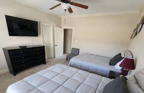 Huntsville House | LUXE TOWNHOME IN GATED COMMUNITY