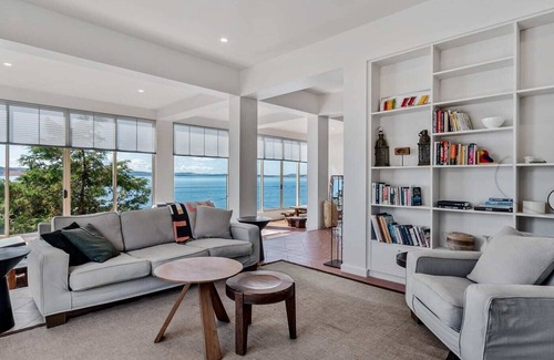 Sandy Bay House | Luxe waterfront sanctuary and awe-inspiring views