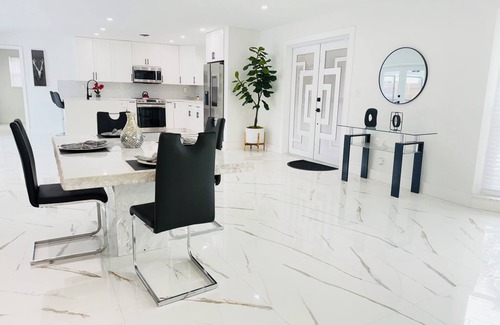 Coral Ridge Isles House | Luxe Waterfront Getaway