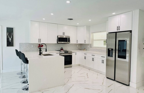 Coral Ridge Isles House | Luxe Waterfront Getaway