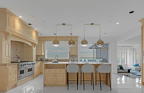 West Vancouver House | Luxe West Vancouver Mansion