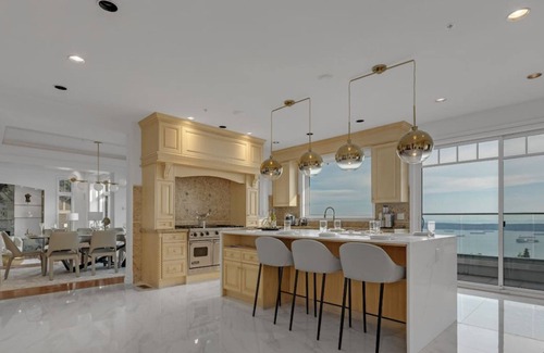 West Vancouver House | Luxe West Vancouver Mansion