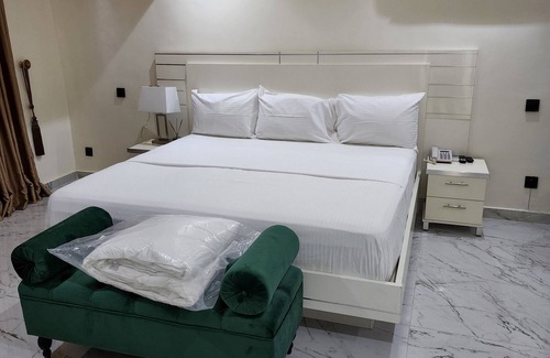 Ojodu Hotel | LUXOL HOMES AND SUITES