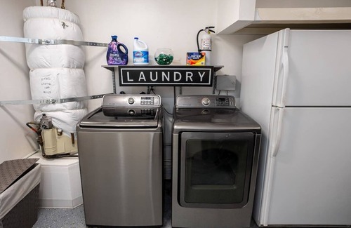 Fairfield House | LuxoStays | Charming 4BR w/large backyard/firepit