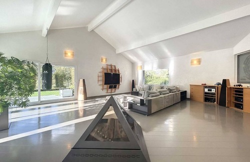 Messery House | Luxueuse Villa Avec Piscine en Bord de lac