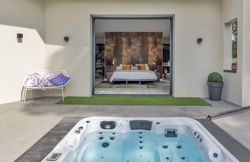 Saint-Clement-de-Riviere Villa | Luxurious villa on a private estate.