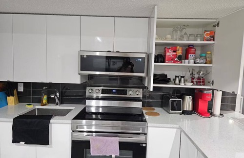 Northeast Edmonton House | Luxurious 2 Bdrm Suite ~ North Edmonton (3min to Anthony Henday/Manning Dr)