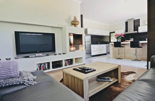 Bramley Villa | Luxurious 2 bedroom, 1 bathroom self contained limestone villa.