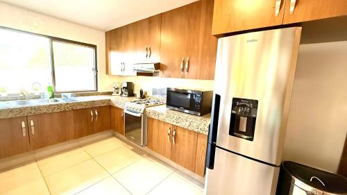 San Antonio Tlayacapan House | Luxurious 2 Bedroom Ajijic Home - Walk to Everything - Free Bikes - Huge Patio