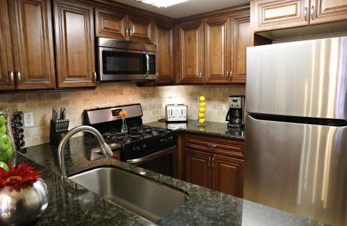Hermosa Village House | Luxurious 2 Bedroom Condo Shortest Walk To Disney