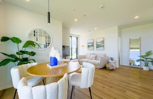 Greenlane - Ellerslie Apartment | Luxurious 2-Bs with Scenic Park View in East AKL